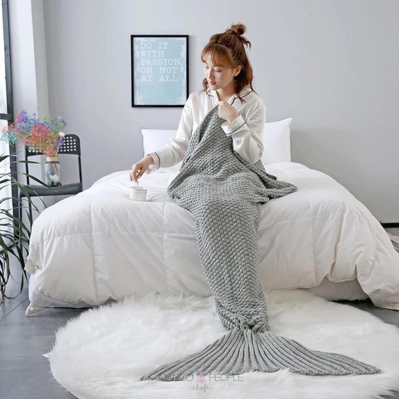 Knitted Mermaid Tail Blanket - Picture 2 of 2